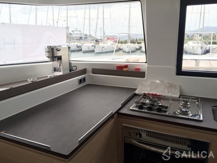 Bali 4.3 - Yacht Charter Sailica