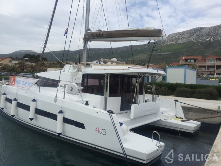 Bali 4.3 - Yacht Charter Sailica