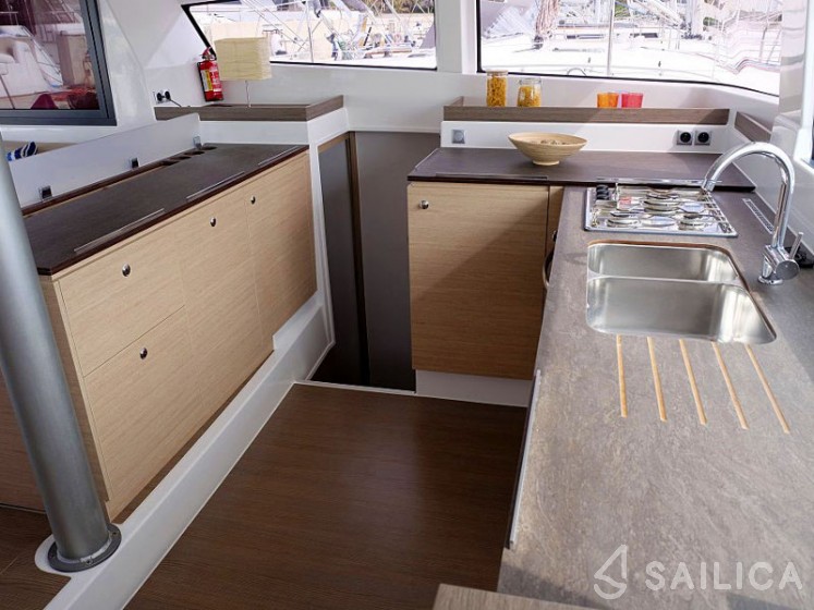 Bali 4.3 - Yacht Charter Sailica