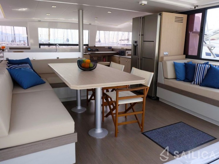 Bali 4.3 - Yacht Charter Sailica