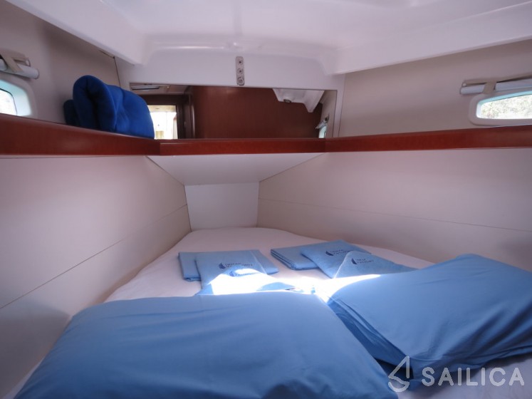 Oceanis 40 - Yacht Charter Sailica