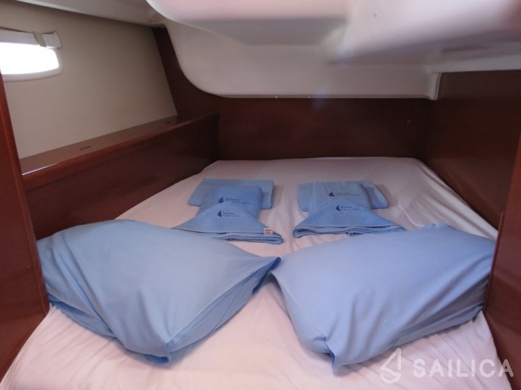 Oceanis 40 - Yacht Charter Sailica