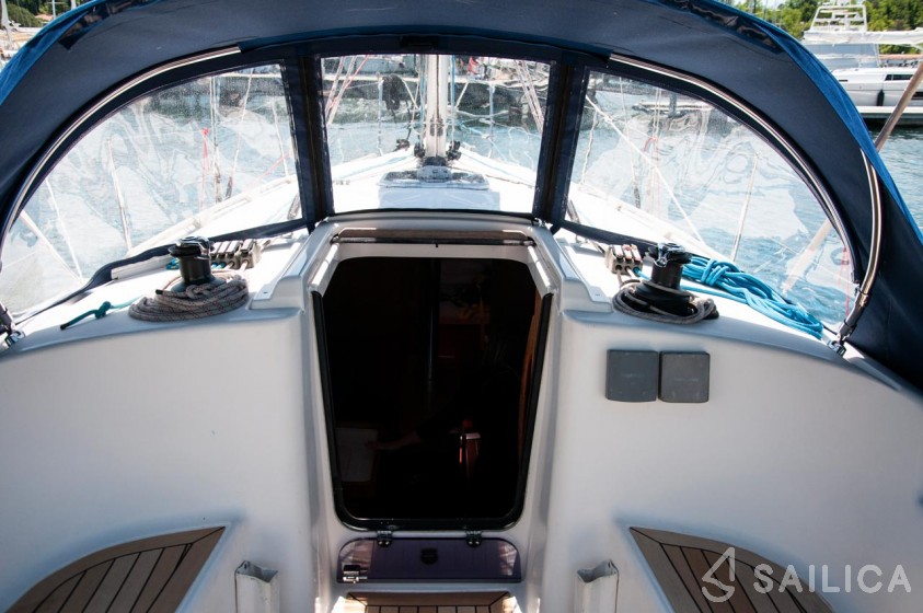 Dufour 325 - Yacht Charter Sailica