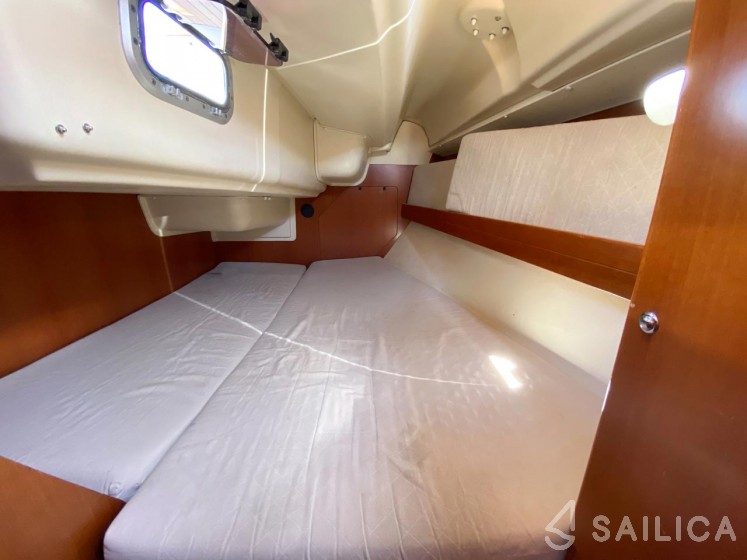 Dufour 325 - Yacht Charter Sailica