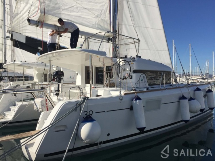 Lagoon 39 - 4 + 2 cab. - Yacht Charter Sailica