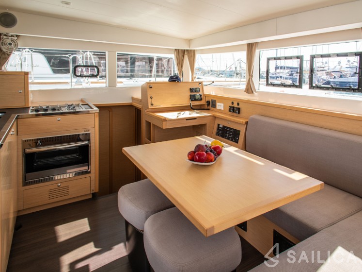 Lagoon 39 - 4 + 2 cab. - Yacht Charter Sailica