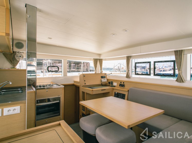 Lagoon 39 - 4 + 2 cab. - Yacht Charter Sailica