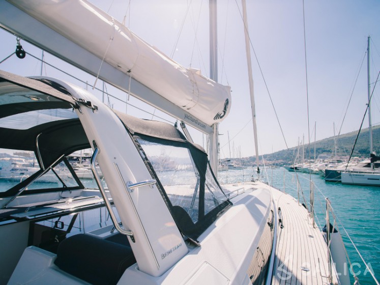 Oceanis 55 - 4 + 1 cab. - Yacht Charter Sailica