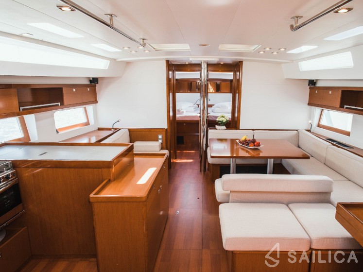 Oceanis 55 - 4 + 1 cab. - Yacht Charter Sailica