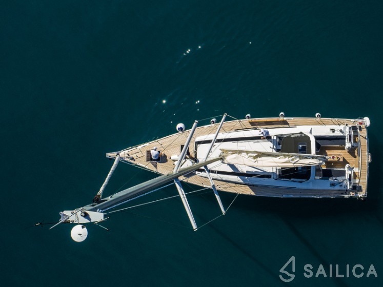 Oceanis 55 - 4 + 1 cab. - Yacht Charter Sailica