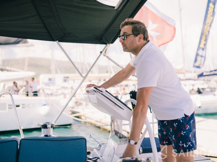 Oceanis 55 - 4 + 1 cab. - Yacht Charter Sailica