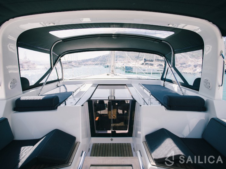 Oceanis 55 - 4 + 1 cab. - Yacht Charter Sailica