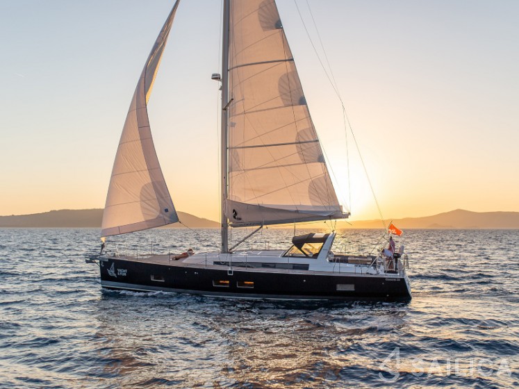 Oceanis 55 - 4 + 1 cab. - Yacht Charter Sailica