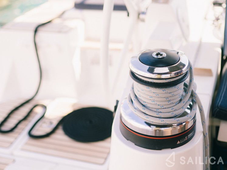 Oceanis 55 - 4 + 1 cab. - Yacht Charter Sailica