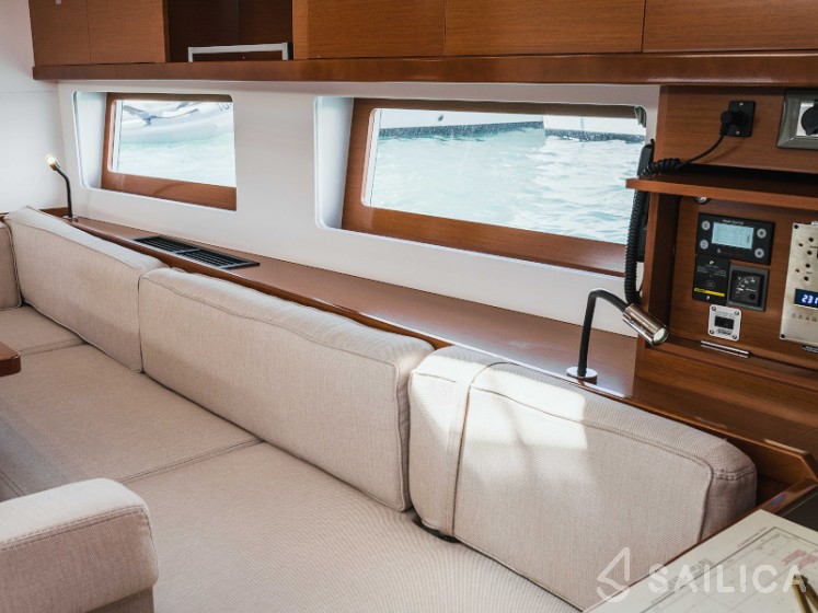 Oceanis 55 - 4 + 1 cab. - Yacht Charter Sailica