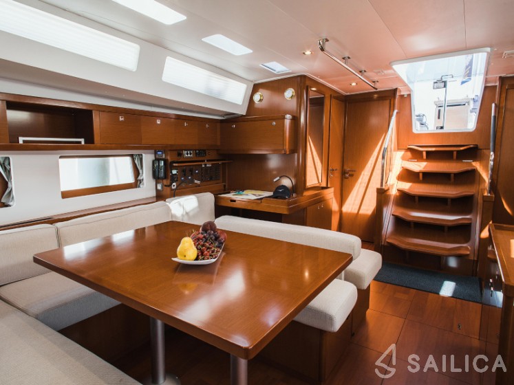 Oceanis 55 - 4 + 1 cab. - Yacht Charter Sailica