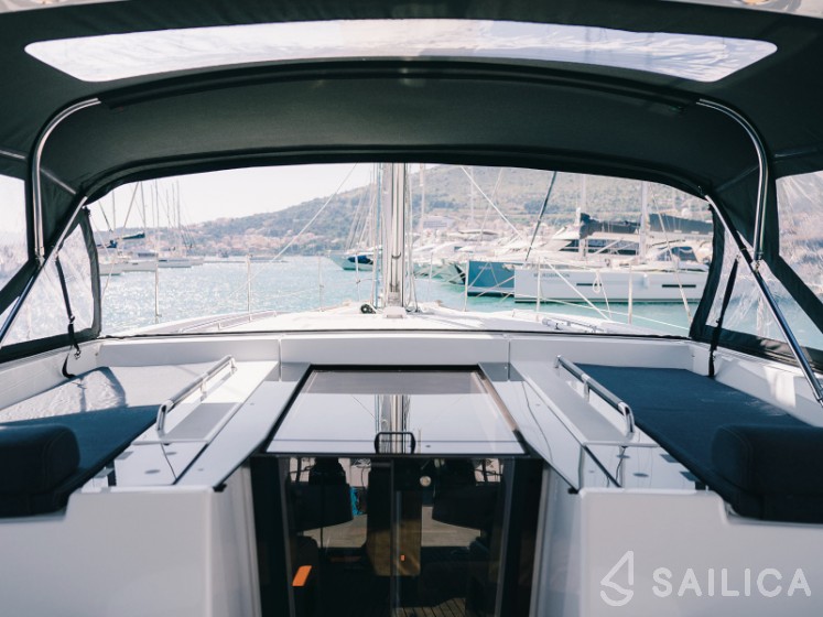 Oceanis 55 - 4 + 1 cab. - Yacht Charter Sailica