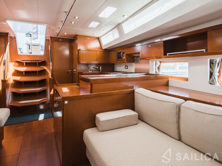 Oceanis 55 - 4 + 1 cab. - Yacht Charter Sailica