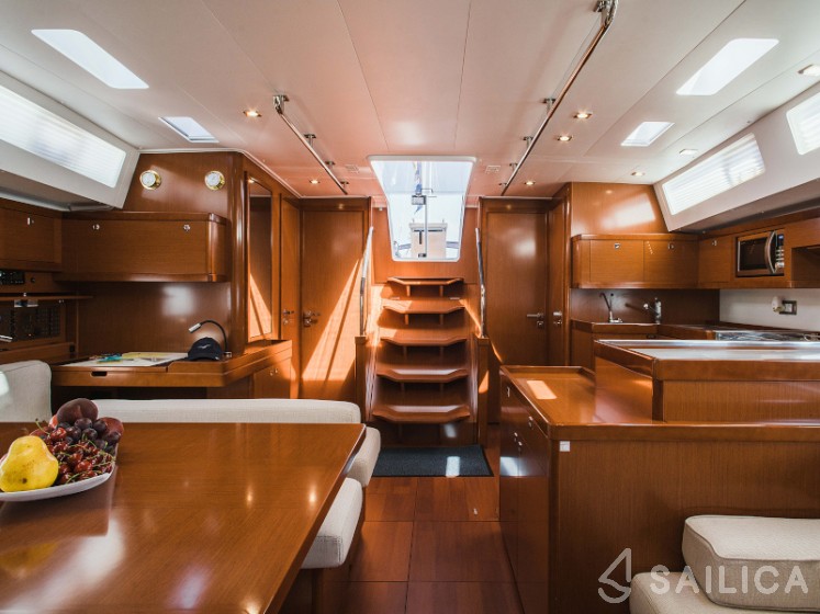 Oceanis 55 - 4 + 1 cab. - Yacht Charter Sailica