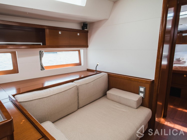 Oceanis 55 - 4 + 1 cab. - Yacht Charter Sailica