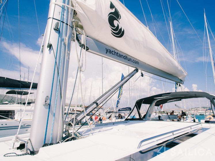 Oceanis 55 - 4 + 1 cab. - Yacht Charter Sailica
