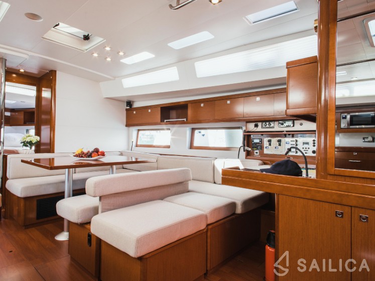 Oceanis 55 - 4 + 1 cab. - Yacht Charter Sailica