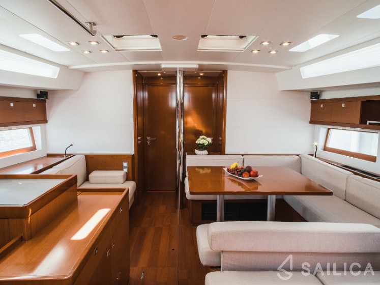 Oceanis 55 - 4 + 1 cab. - Yacht Charter Sailica