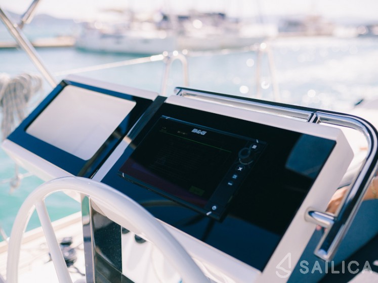 Oceanis 55 - 4 + 1 cab. - Yacht Charter Sailica