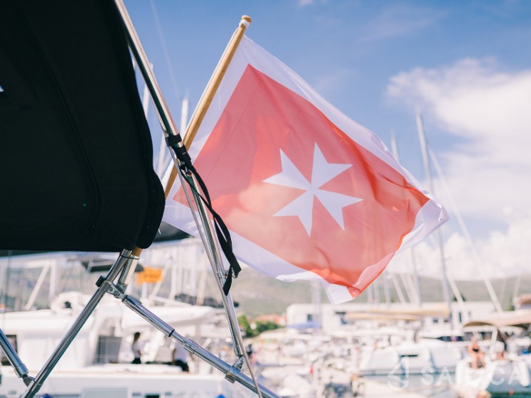 Oceanis 55 - 4 + 1 cab. - Yacht Charter Sailica