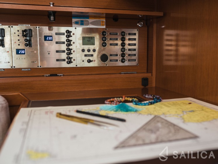Oceanis 55 - 4 + 1 cab. - Yacht Charter Sailica
