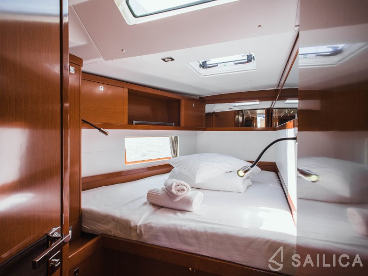 Oceanis 55 - 4 + 1 cab. - Yacht Charter Sailica