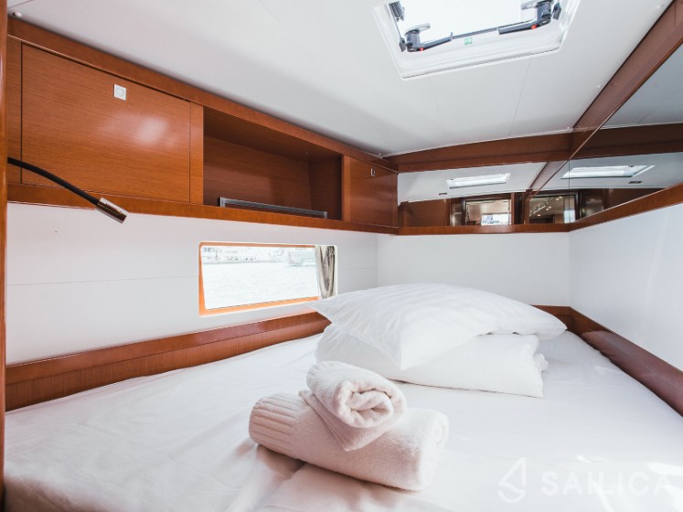 Oceanis 55 - 4 + 1 cab. - Yacht Charter Sailica