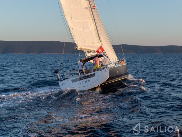 Oceanis 55 - 4 + 1 cab. - Yacht Charter Sailica