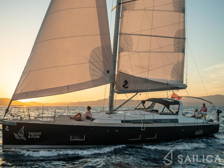 Oceanis 55 - 4 + 1 cab. - Yacht Charter Sailica