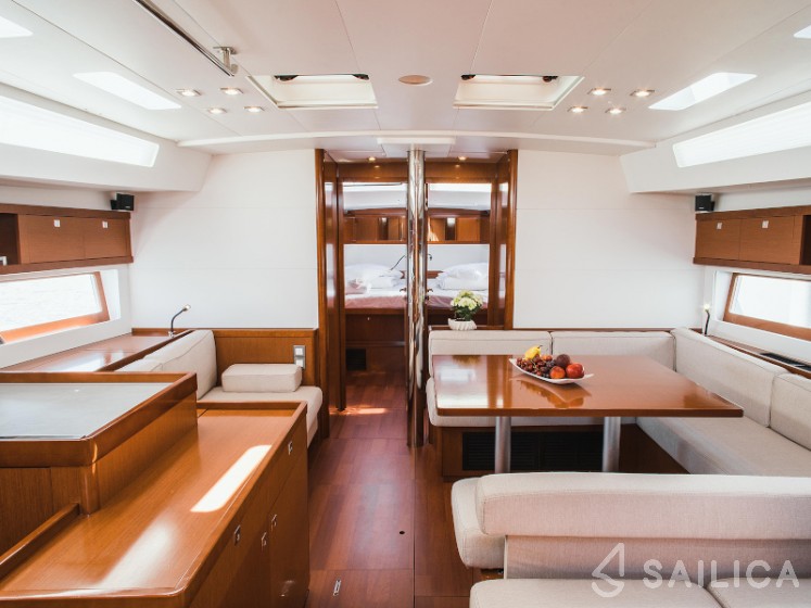 Oceanis 55 - 4 + 1 cab. - Yacht Charter Sailica
