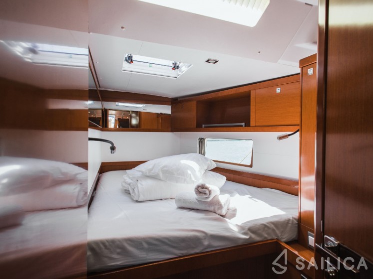 Oceanis 55 - 4 + 1 cab. - Yacht Charter Sailica
