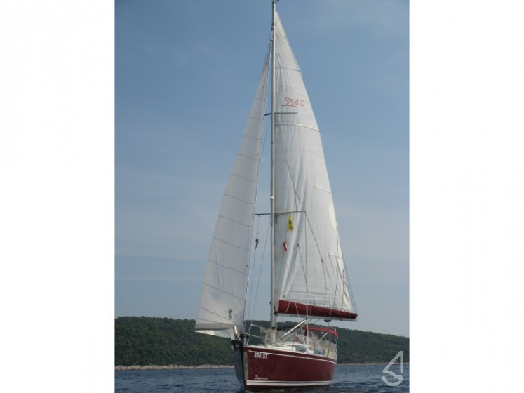 Delphia 40 - Yacht Charter Sailica