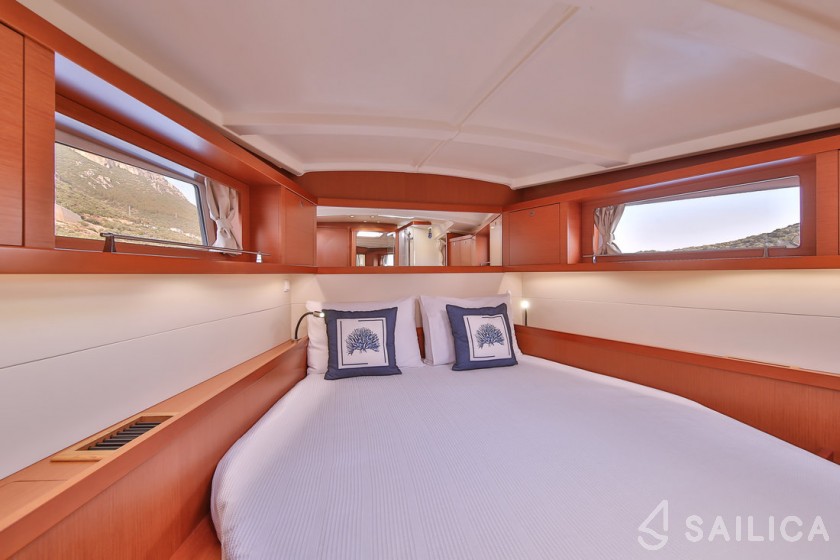 Oceanis 48 - Yacht Charter Sailica