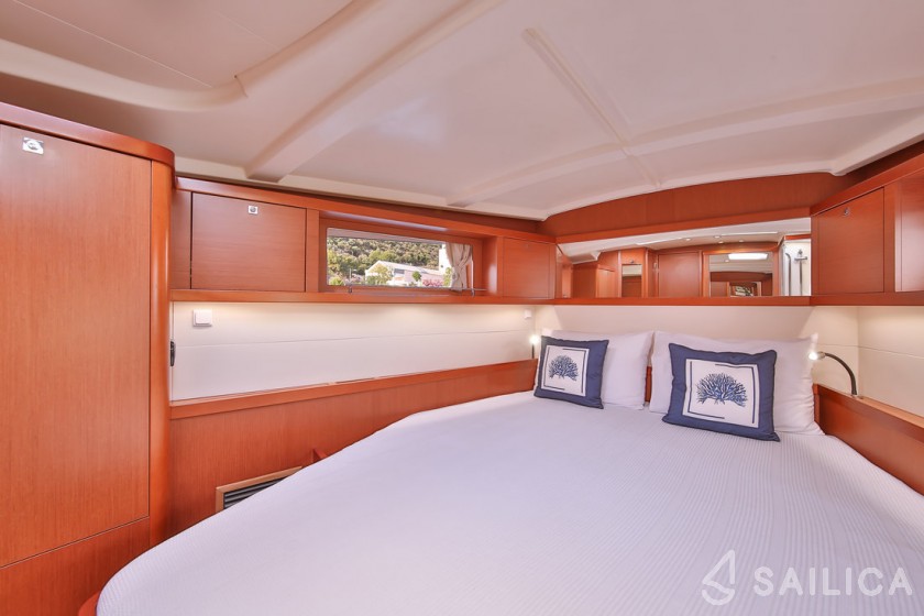 Oceanis 48 - Yacht Charter Sailica