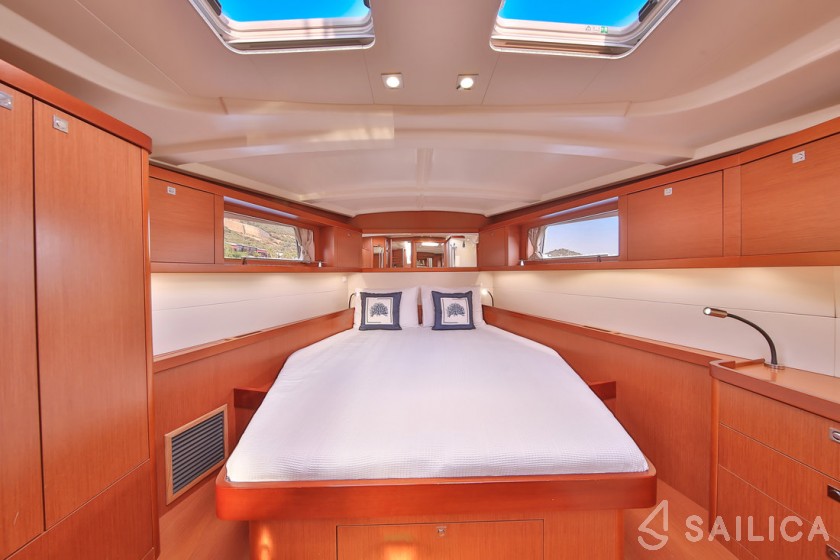 Oceanis 48 - Yacht Charter Sailica
