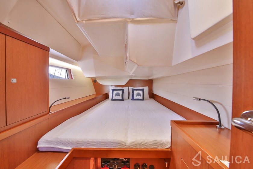 Oceanis 48 - Yacht Charter Sailica