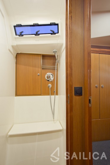 Bavaria 45 - Yacht Charter Sailica