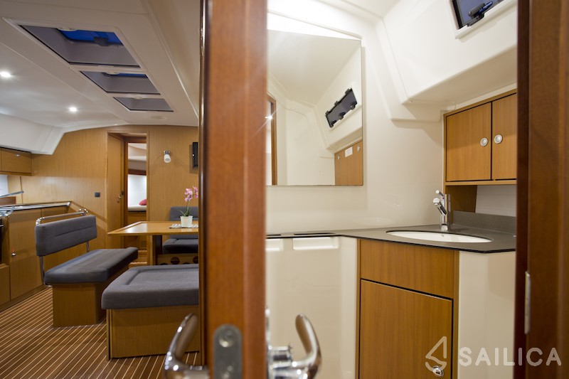 Bavaria 45 - Yacht Charter Sailica