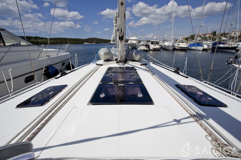 Bavaria 45 - Yacht Charter Sailica