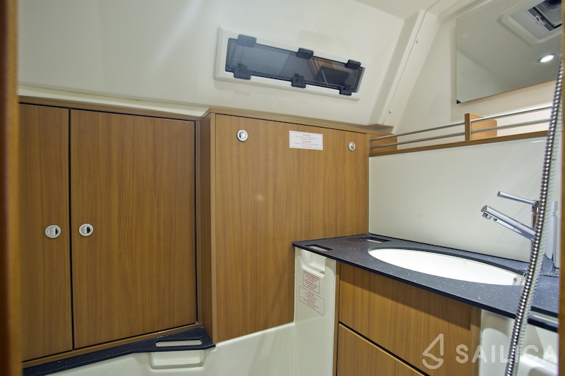 Bavaria 36 Cruiser - Yacht Charter Sailica