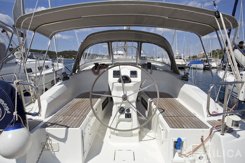 Bavaria 36 Cruiser - Yacht Charter Sailica