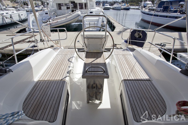 Bavaria 36 Cruiser - Yacht Charter Sailica