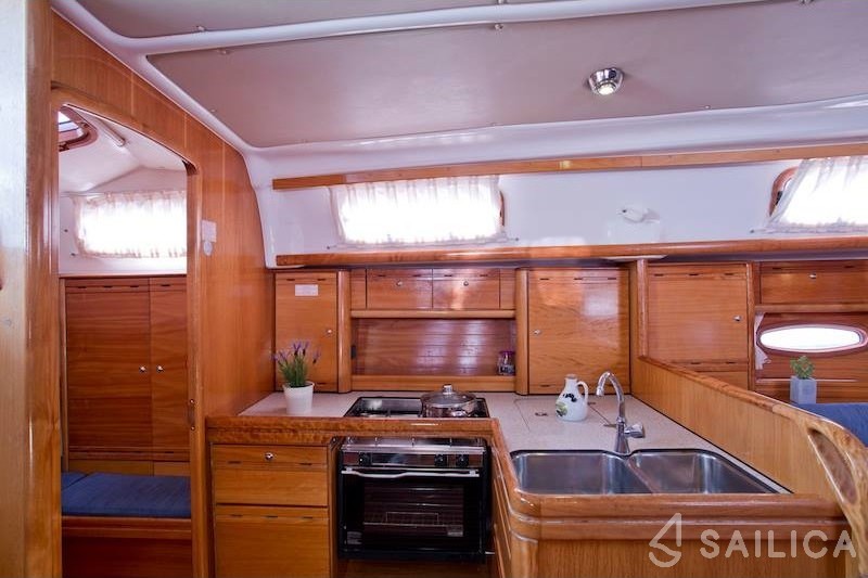 Bavaria 37 Cruiser - Yacht Charter Sailica