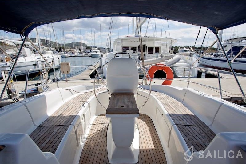 Bavaria 37 Cruiser - Yacht Charter Sailica