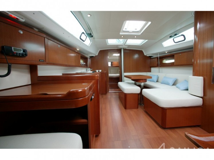 Oceanis 40 - Yacht Charter Sailica